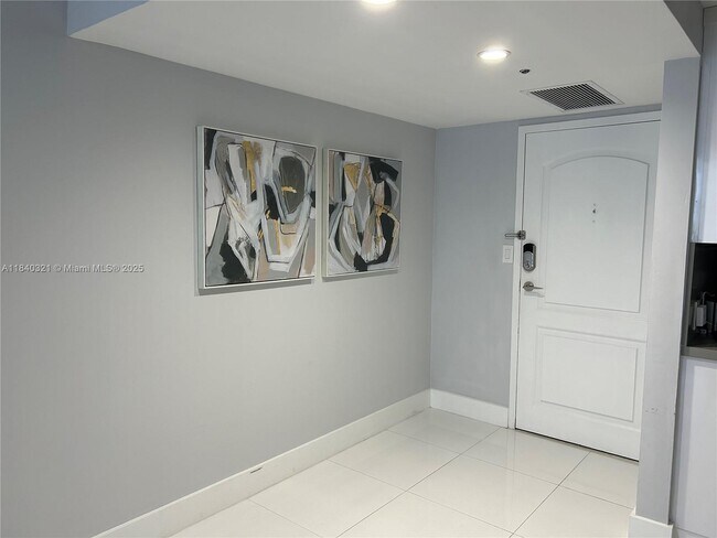 Foto del edificio - 3625 N Country Club Dr