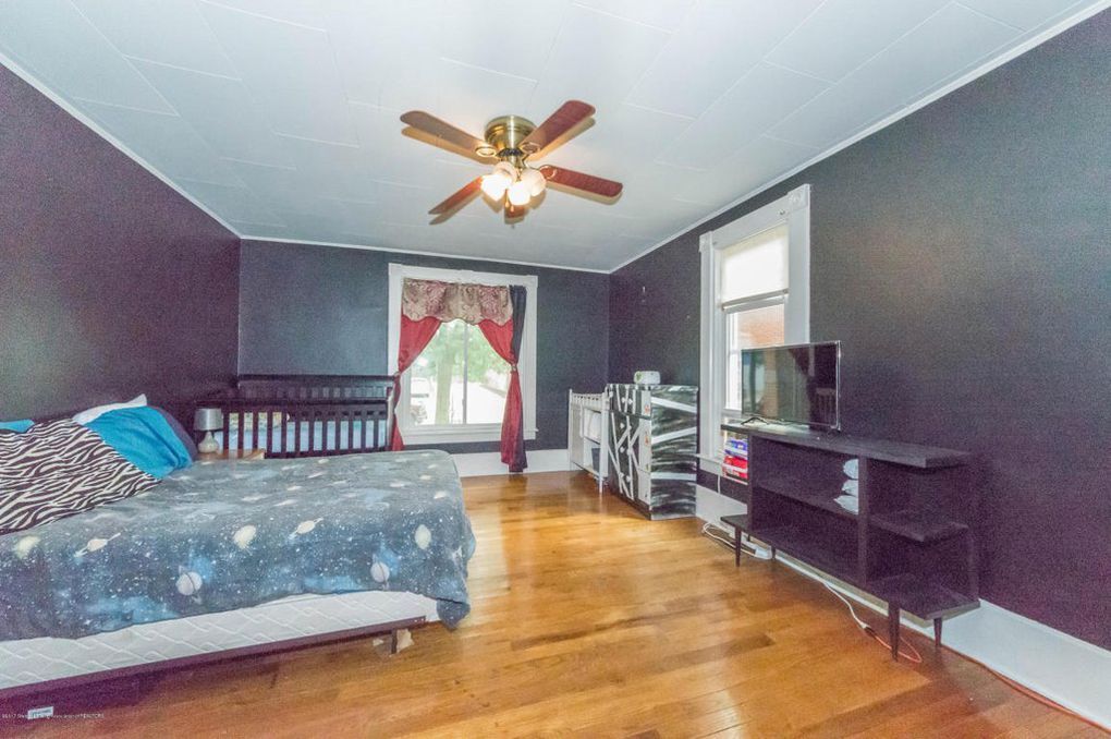 242 S Main St Unit 1, Eaton Rapids, MI 48827 Apartments in Eaton