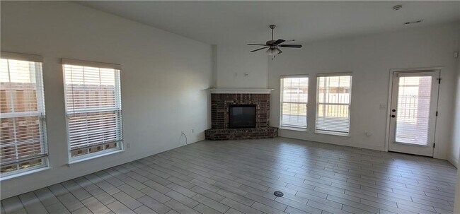 Foto del edificio - 5908 NW Ettie May St