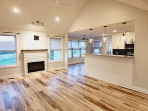 Building Photo - 3063 E Colonial Ct