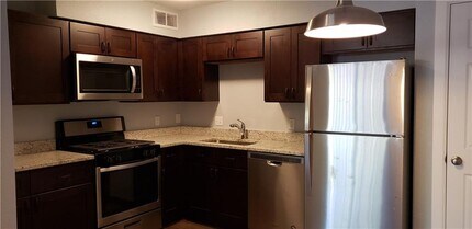 Building Photo - 2208 Mission Hill Dr