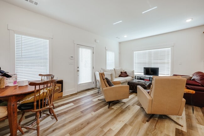 Photo - 374 Arch St House