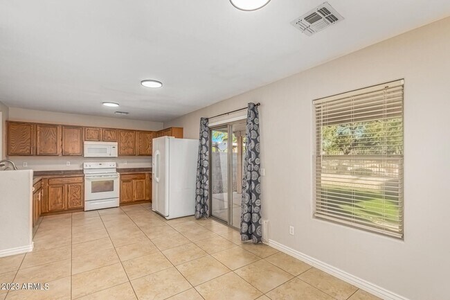 Foto del edificio - 2436 E Meadow Creek Way
