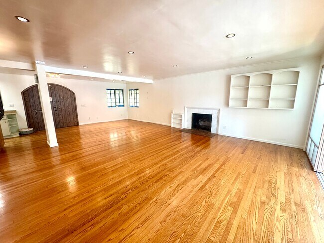 Building Photo - Charming Village Home – Steps from Claremo...