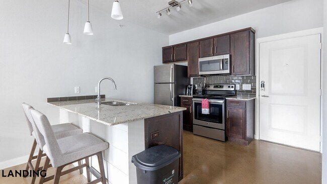 Foto del edificio - 4300 Cromwell Dr