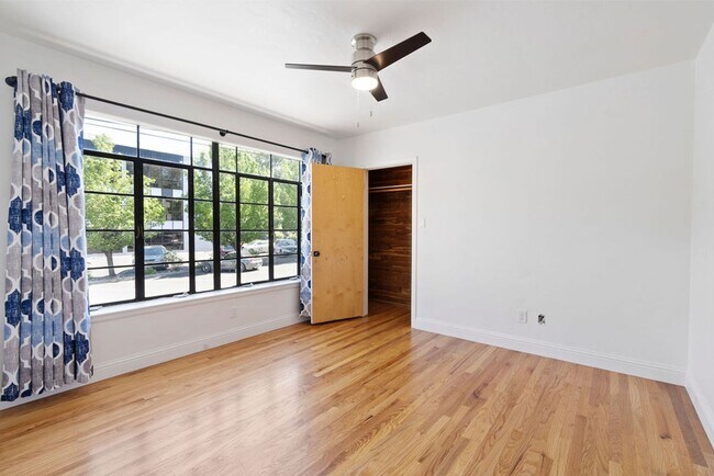 Building Photo - 640/642 West 1st Street