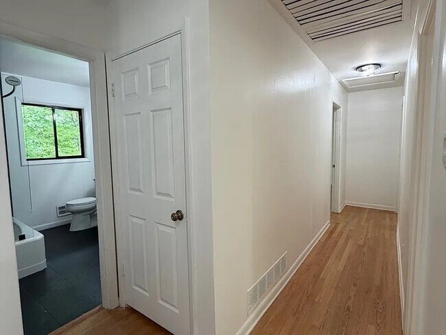 Foto del edificio - 2636 Whiteleigh Ct NE