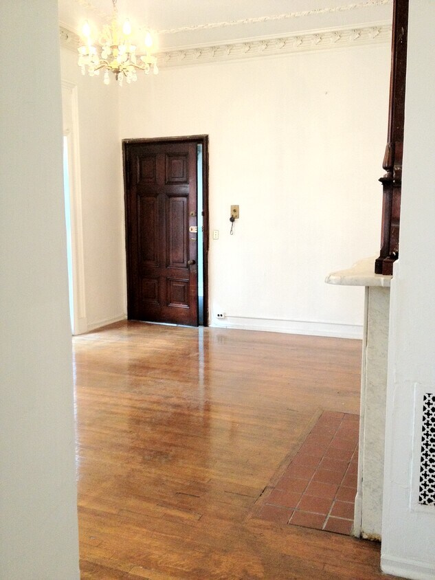 Primary Photo - 1821 Pine St