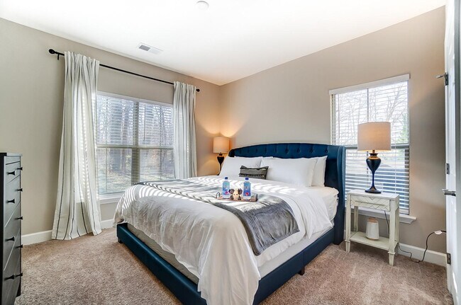 Foto del edificio - 740 Zumstein Ln