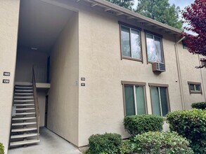 Building Photo - 2738 Oak Rd