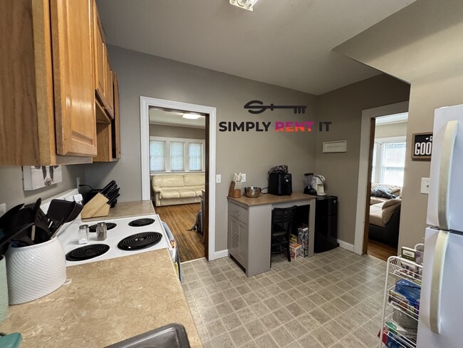 Foto del edificio - Large 3 Bedroom | On Campus | Free parking | Signing Bonus!