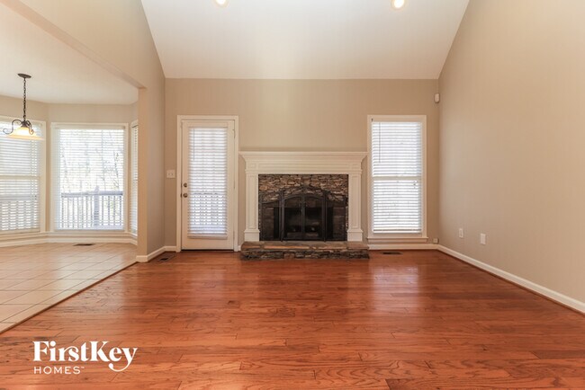 Building Photo - 59 White Oak Dr SE