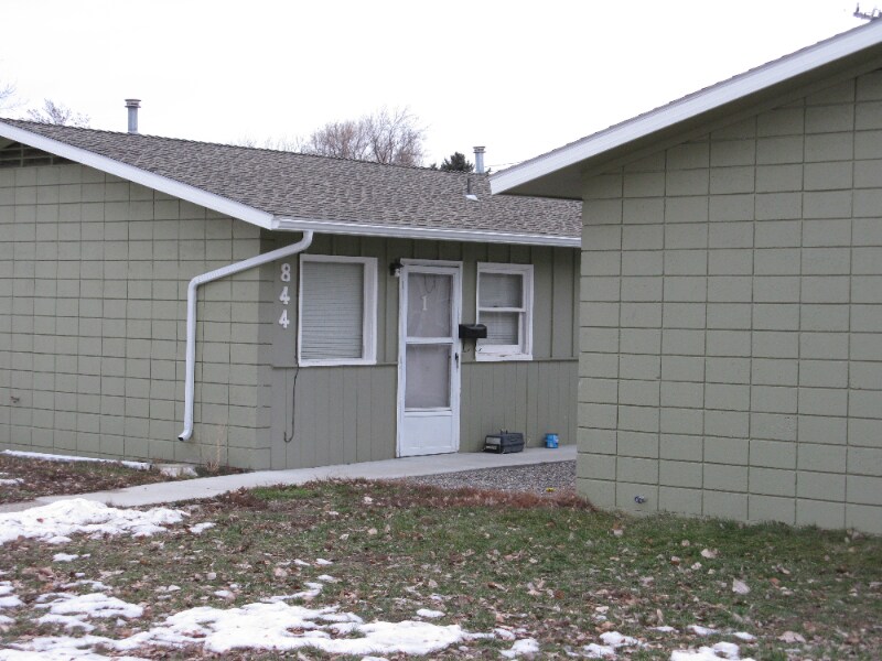 Primary Photo - 844 Avenue D