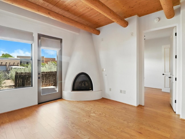 Building Photo - 1405 Vegas Verdes Dr
