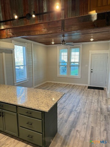 Foto del edificio - 7830 Barbarosa Rd