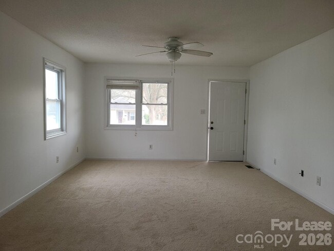 Building Photo - 201 Eastwood Dr