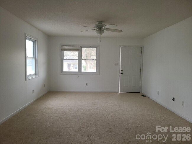 Foto del edificio - 201 Eastwood Dr