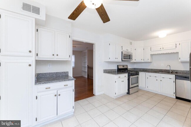 Foto del edificio - 4322 Kentland Dr