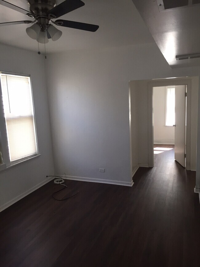 Foto del edificio - 2942 E 97th St