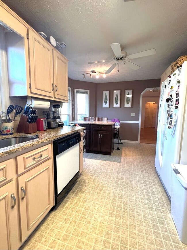 Building Photo - 5593 Terrace Pointe Ct