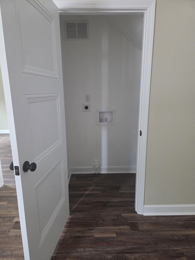 Foto del edificio - 210 W Washington Exd