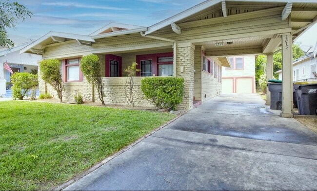 Front - 1221 W Harding Way