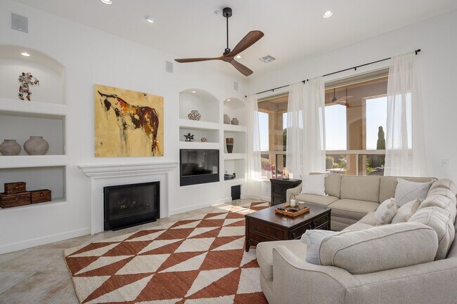 Foto del edificio - 14705 Canyon Dr