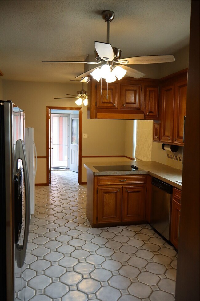 Foto del edificio - 6315 Seegers Trail Dr