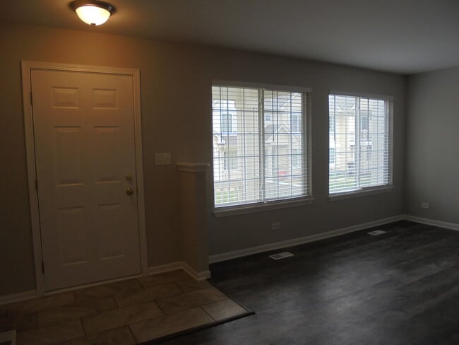 Building Photo - 674 Lincoln Station Dr