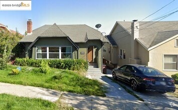 Building Photo - 2612 Cole St