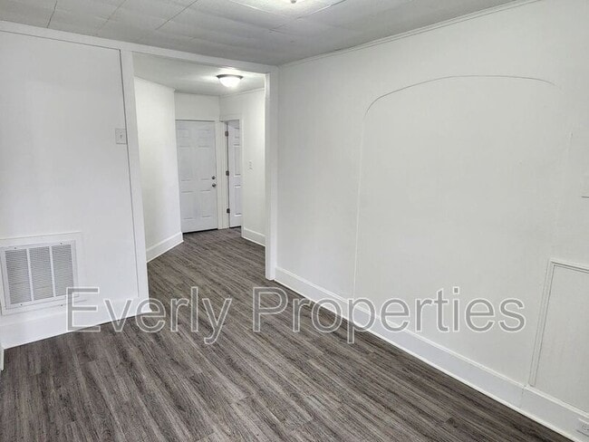 Foto del edificio - 1664 N Wisconsin St