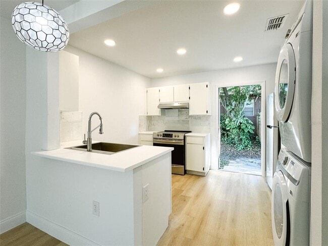 Foto del edificio - 722 Angelina Ln