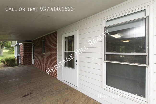 Building Photo - 4 bedroom, 3 full bath home in Sugarcreek ...