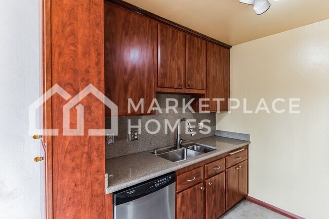 Foto del edificio - 9598 Carroll Canyon Rd