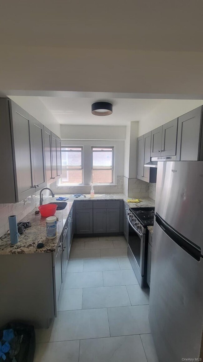 Foto del edificio - 1630 Mayflower Ave