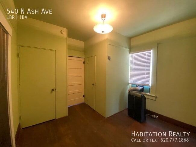 Building Photo - 540 N Ash Ave