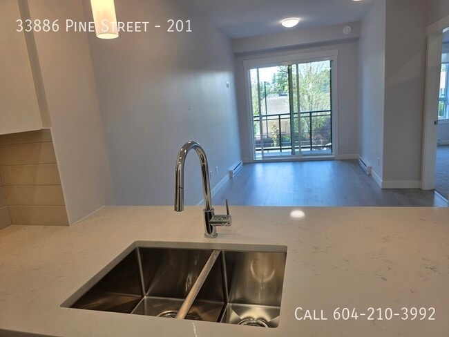 Photo du bâtiment - Brand New Jacob Building