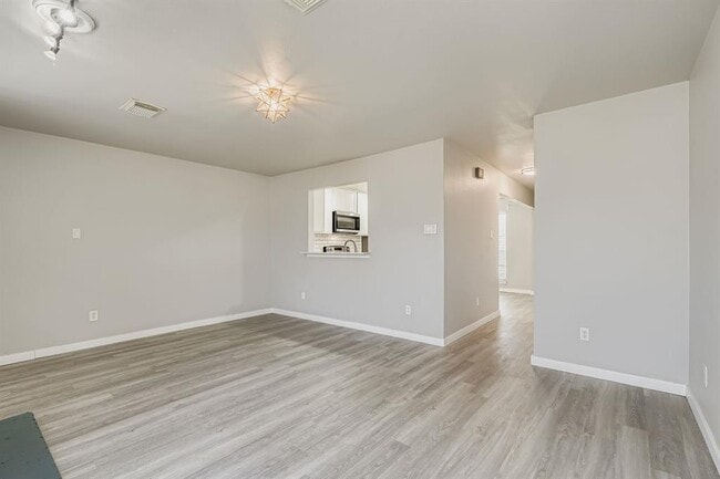 Building Photo - 1827 River Crossing Cir