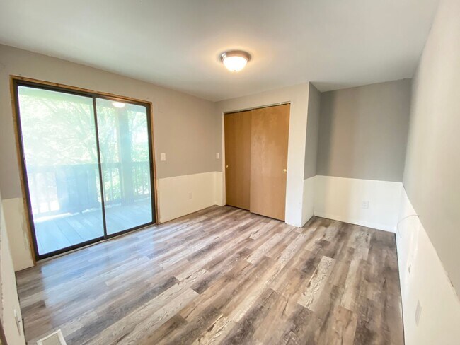 Building Photo - OSU Gateway 3 bedroom 1 1/2 bath 3 level townhome