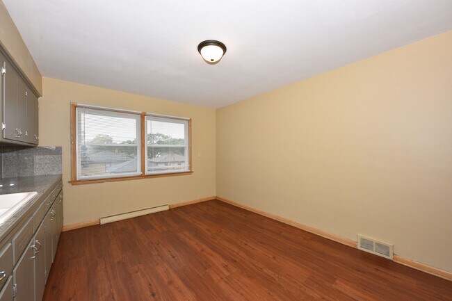 Building Photo - 4041 N 69th St