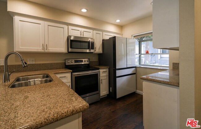 Foto del edificio - 25595 Pine Creek Ln