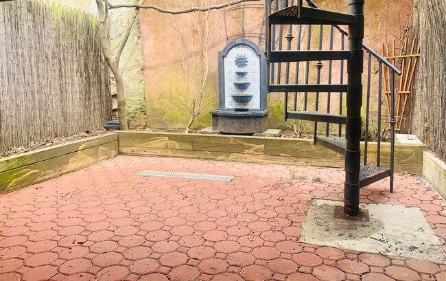 Foto del edificio - 284 6th St