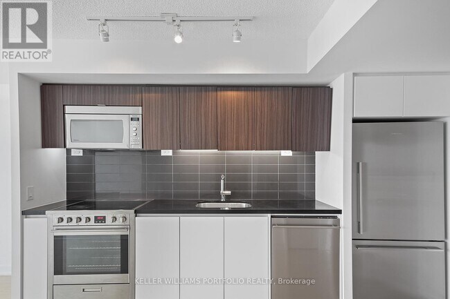 Building Photo - 85-3185 Queens Wharf Rd
