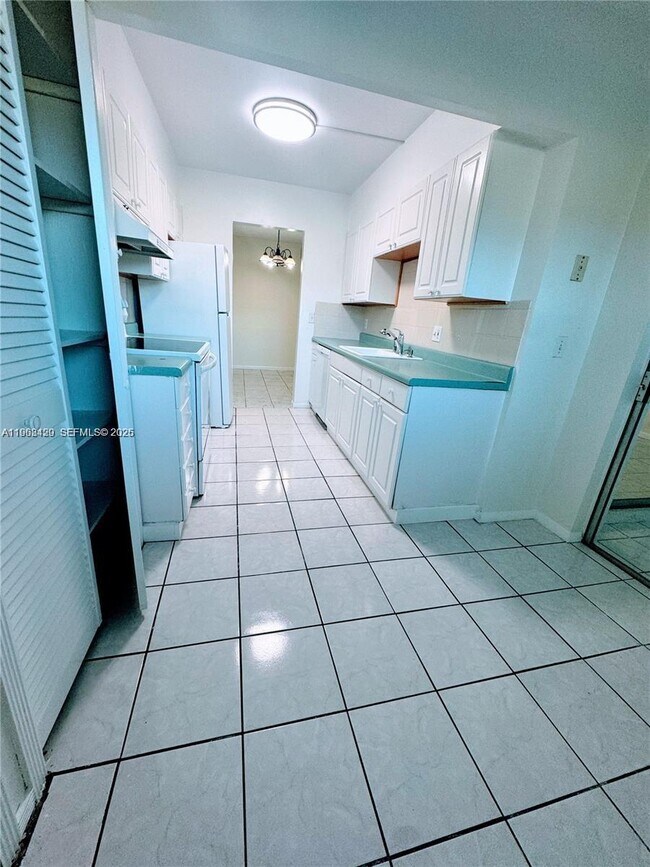 Foto del edificio - 8000 Lagos De Campo Blvd