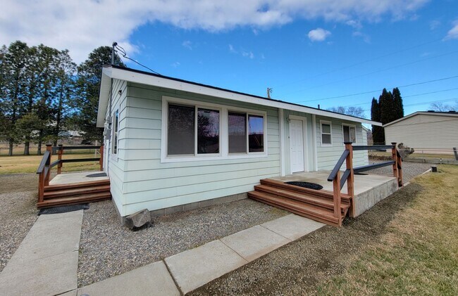 Building Photo - Home with HUGE shop in country setting