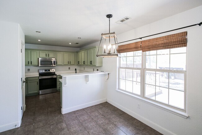 Building Photo - Gorgeous 3 Bed 2 Bath In Quiet Neighborhood