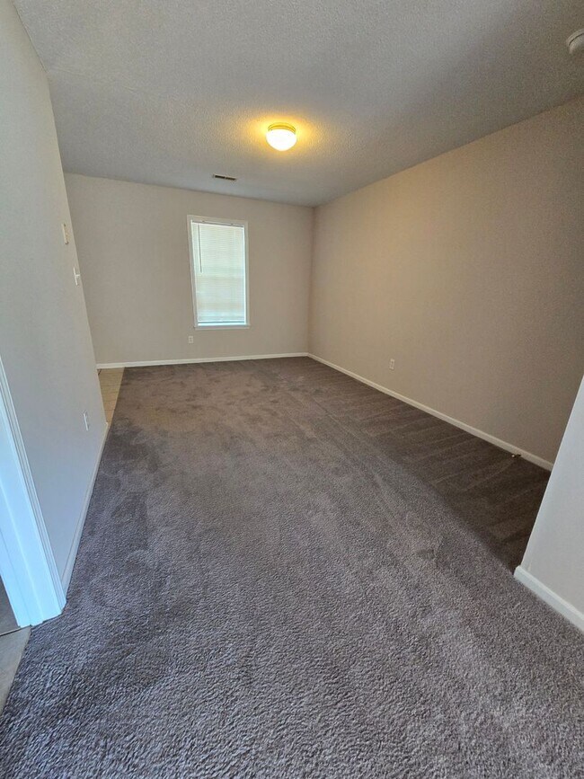 Building Photo - 2200-2202 Parks Edge