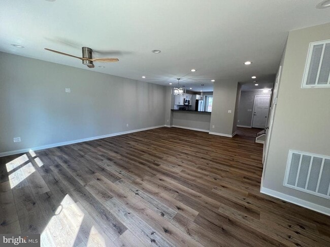 Foto del edificio - 350 W 11th St