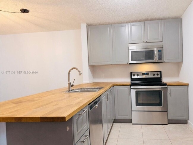 Photo - 614 Woodgate Cir House