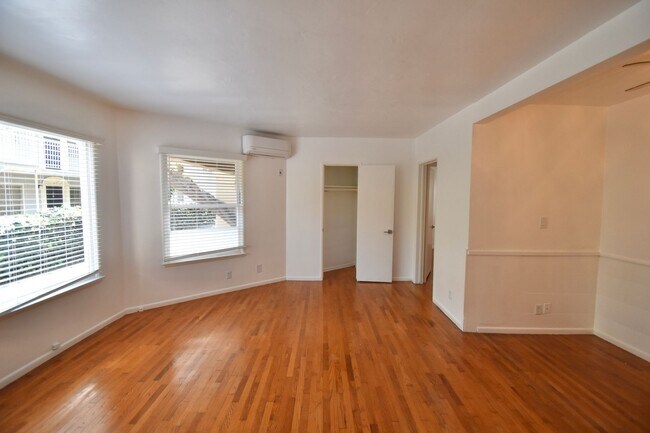 Building Photo - 14830 Dickens St